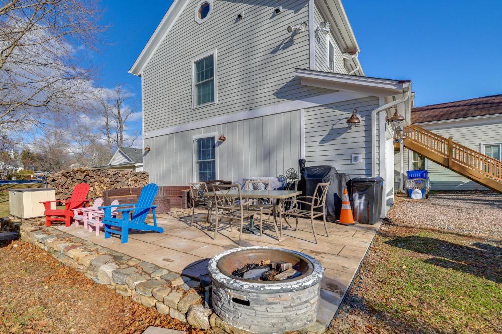 Walk to Memorial Park Pet-Friendly Bethlehem Home